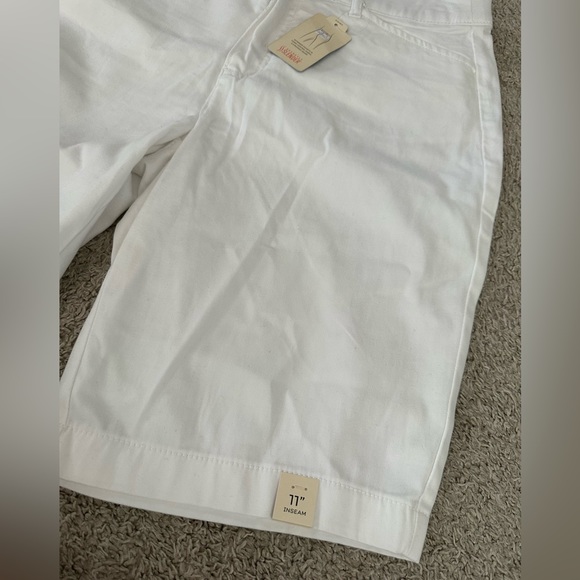 St. John’s Bay White Bermuda Shorts 11 inch inseam - Picture 3 of 5